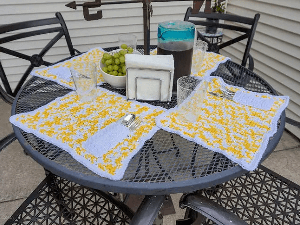 Crochet Pocket Placemat Pattern by Stitch And Hustle