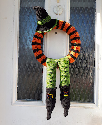  37. Winne Halloween Wreath Crochet Pattern by Pippin Poppycock