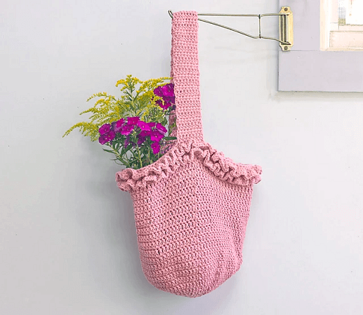 Ruffled Market Tote Bag Crochet Pattern by Judith Stalus