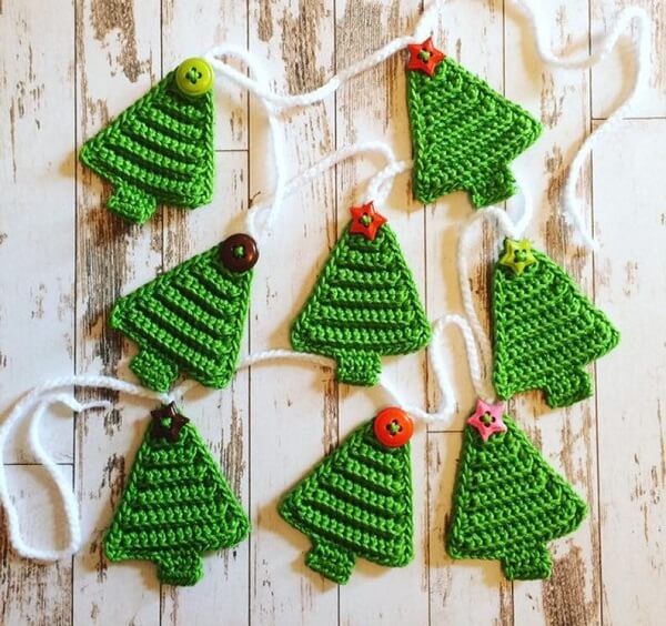 crochet pattern for christmas tree bunting by the Mayfield Makery