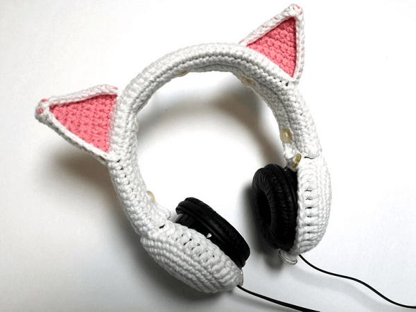 Crochet Cat Ears Headphones Cover Pattern by Zonal