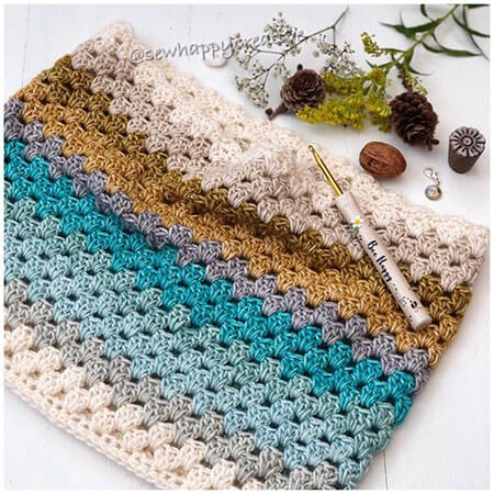 Lightweight Crochet Cowl Pattern using half double crochet
