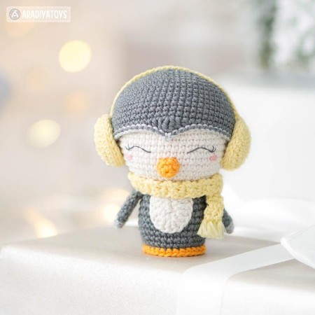 snow penguin toy crochet pattern