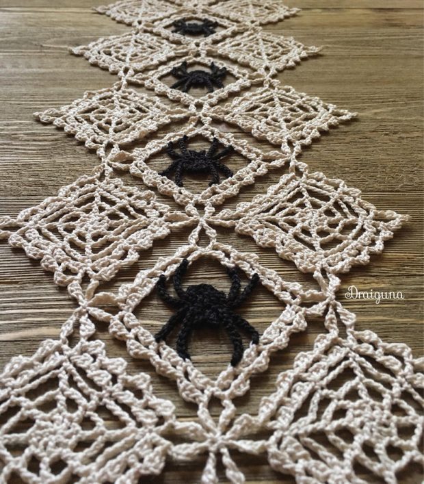 Halloween Spider webs Crochet Doily Pattern ﻿