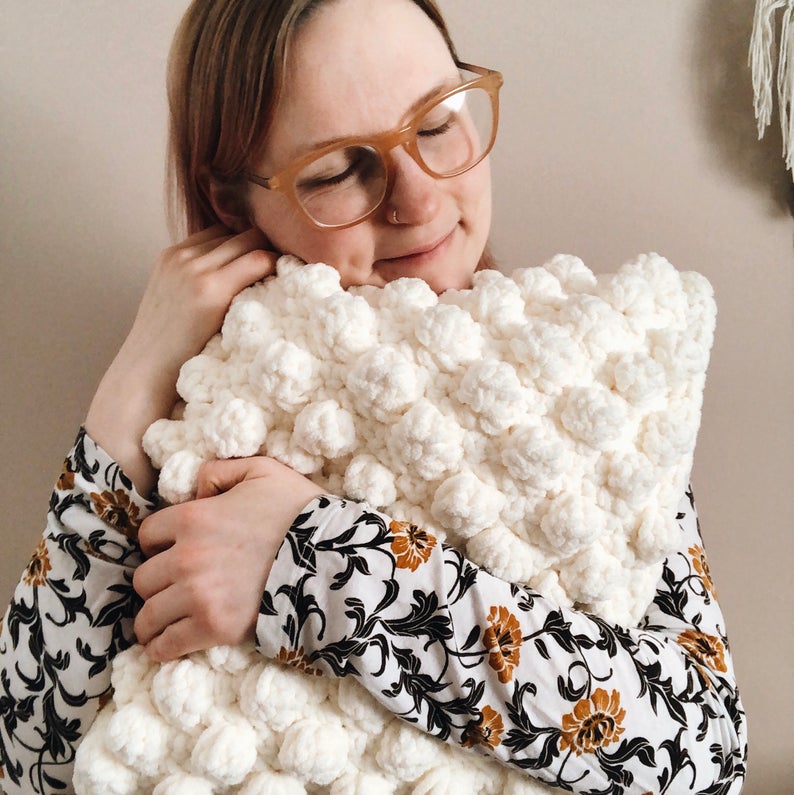cozy bernat crochet pillow pattern