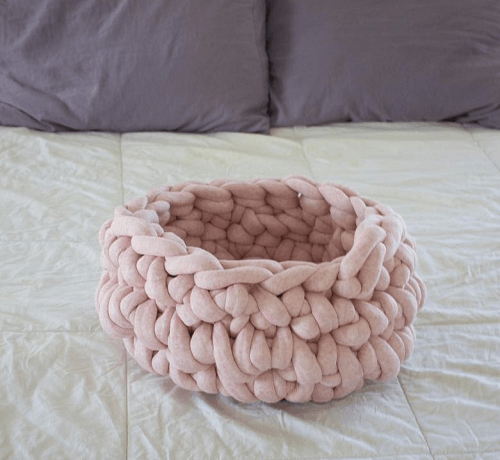 Chunky Finger Crochet Cat Bed Pattern by Kelly Pratt Fiber Arts