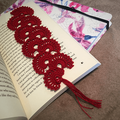 Crochet Fan Bookmark Pattern by Crochetroo