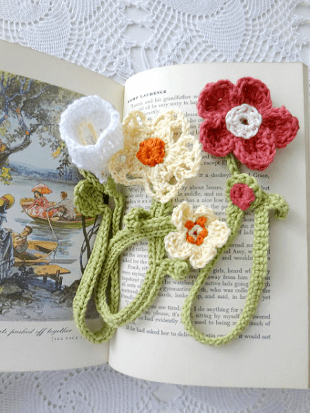 Crochet Flower Bookmark Pattern by The Little Treasures