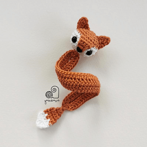 Crochet Simple Fox Bookmark Pattern by Yarn Wave Shop