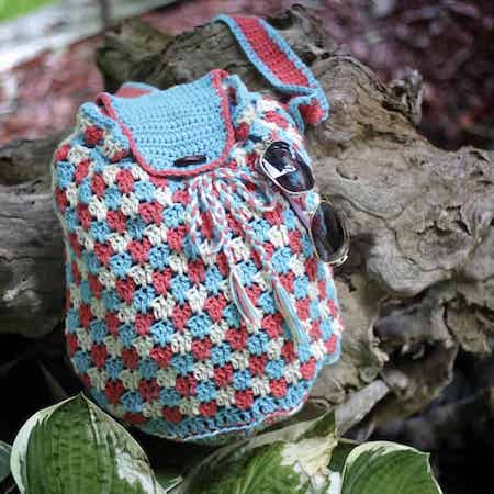 Everything's Beachy Cross Body Bag Free Crochet Pattern by Nana's Crafty Home