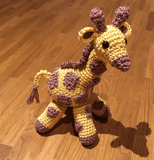 Small Giraffe Crochet Pattern by Liz George