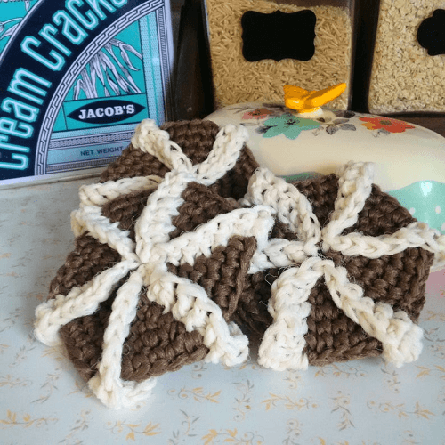 Crochet Spiral Dish Scrubbies Pattern by The Curly Vine