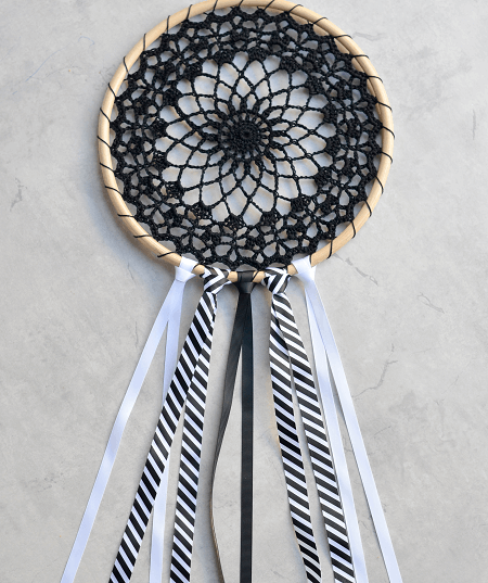 Free Dreamcatcher Crochet Pattern by The Loopy Stitch