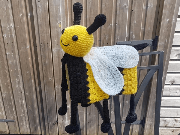 Bee Baby Blanket Crochet Pattern by Crafting Happiness UK