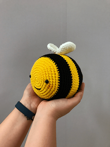 Chubby Bee Amigurumi Pattern by Anniegurumi