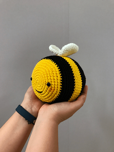  Chubby Bee Amigurumi Pattern by Anniegurumi