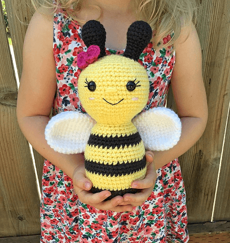 Crochet Bee Pattern by Grace And Yarn