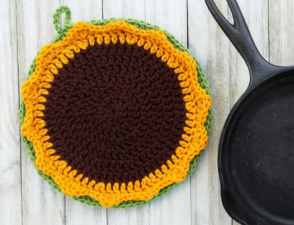 https://crochet-news.com/wp-content/uploads/2020/04/crochet-sunflower-potholder-pattern.png