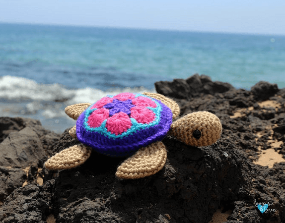 Crochet Turtle Amigurumi Pattern by Loops And Love Crochet