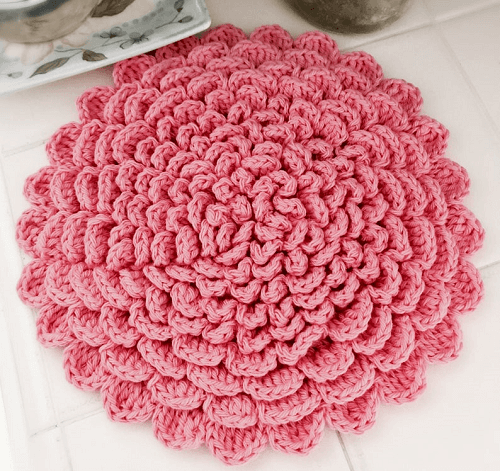 https://crochet-news.com/wp-content/uploads/2020/04/farmhouse-blossom-potholder-crochet-pattern.png