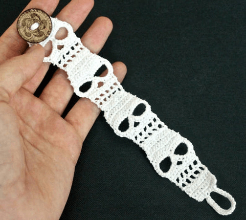 Bracelet Skull Crochet Pattern by The Bittiest Baubles