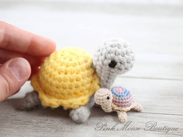 Tiny Turtle Crochet Pattern by Pink Mouse Boutique