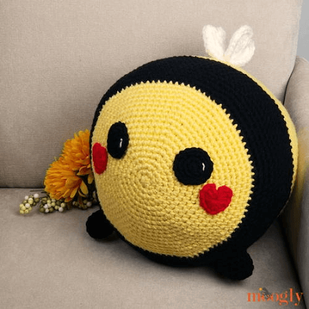 Crochet Benevolent Bumble Bee Pattern by Moogly