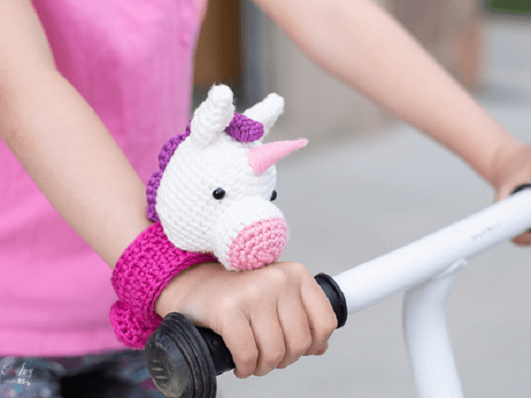 Crochet Unicorn Slap Bracelet Pattern by Whistle And Ivy