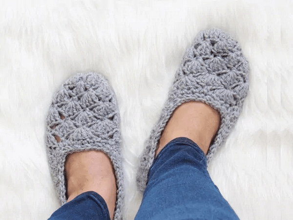 Free Crochet Slipper Pattern by Crochet Dreamz