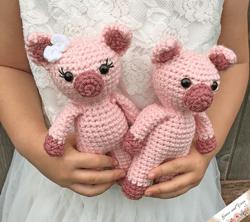 Mini Amigurumi Pig Crochet Pattern by Grace And Yarn