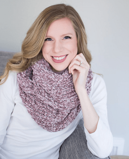 Really Pretty Infinity Scarf Crochet Pattern by Woods And Wool Shop