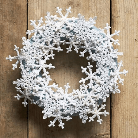 Snowflake Wreath Free Crochet Pattern by Hanjan Crochet