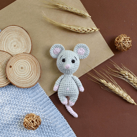 Free Crochet Mouse Pattern by Amigurum