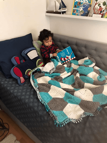 Hexagon Baby Blanket Crochet Pattern by The Blue Elephants