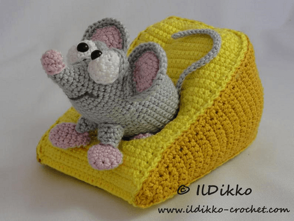 Manfred, The Amigurumi Mouse Pattern by Il Dikko