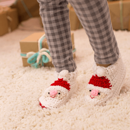 Slippers Free Crochet Santa Pattern by Yarnspirations