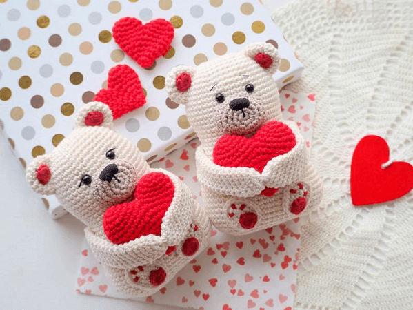 Valentine's Teddy Bear Crochet Pattern by R Nata