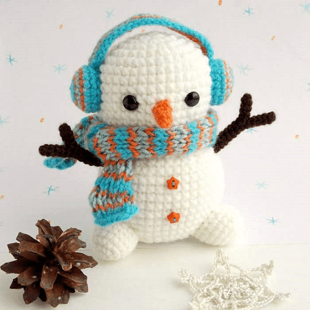 Free Snowman Crochet Pattern by Amigurumi Today