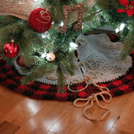 Buffalo Plaid Crochet Tree Skirt Pattern by MJs Off The Hook Designs