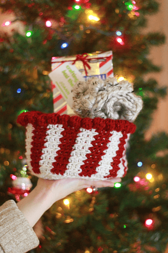 Christmas Basket Free Crochet Candy Cane Pattern by E'Claire Makery