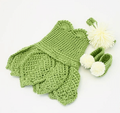 Crochet Baby Outfit Pattern by Knitsy Crochet