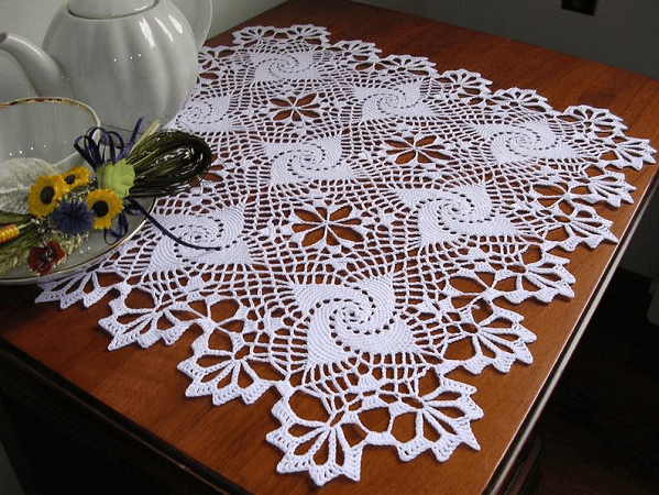 Crochet Lace Tablecloth Pattern by Mondo TSK