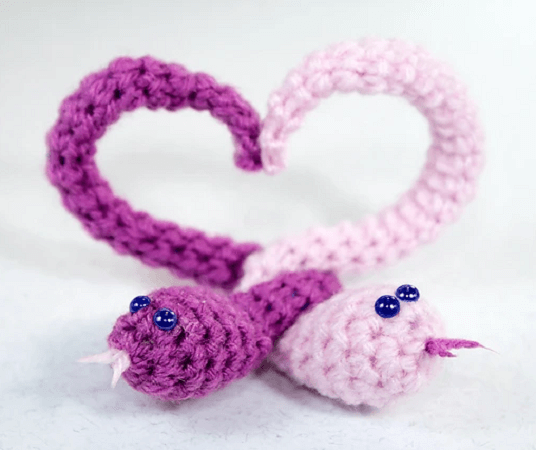 Snakes Heart Crochet Pattern by Iris F.