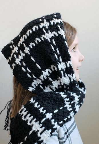 Windowpane Plaid Scarf Free Crochet Pattern by Persia Lou