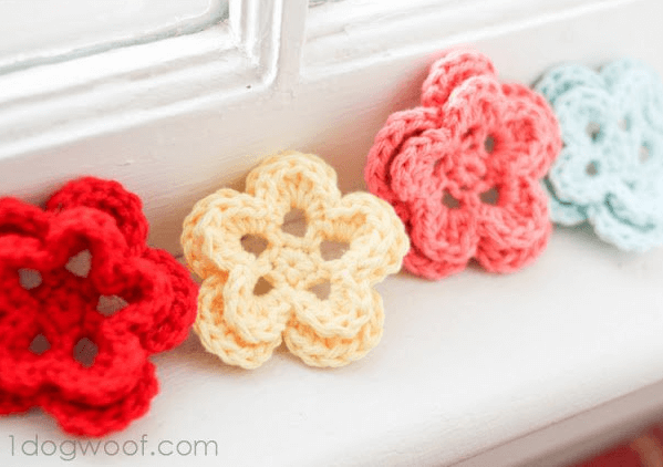5 Petal Free Crochet Flower Pattern by 1 Dog Woof