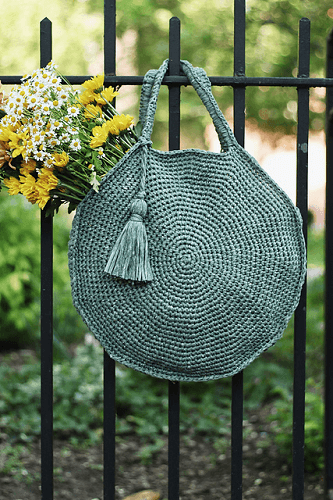 Capri Circle Bag Crochet Pattern by Alexandra Tavel