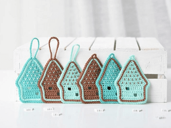 Crochet Gingerbread House Ornament Pattern by Lilleliis