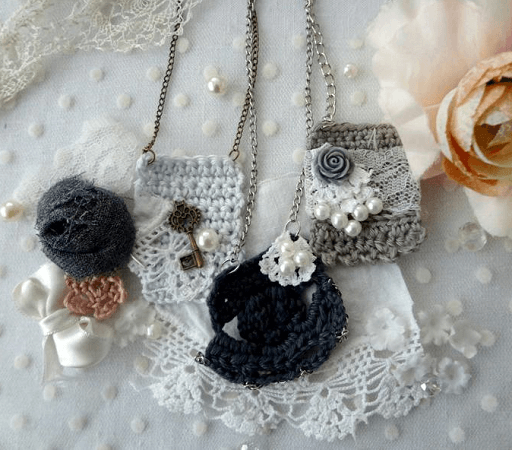 Crochet Pendant Necklace Pattern by Maya Kuzman