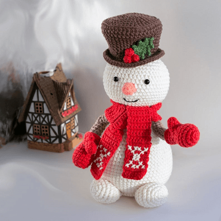 Crochet Snowman Pattern by Lanamigurumi Toys
