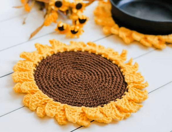 Sunflower Pot Holder Free Crochet Pattern by Nana's Crafty Home